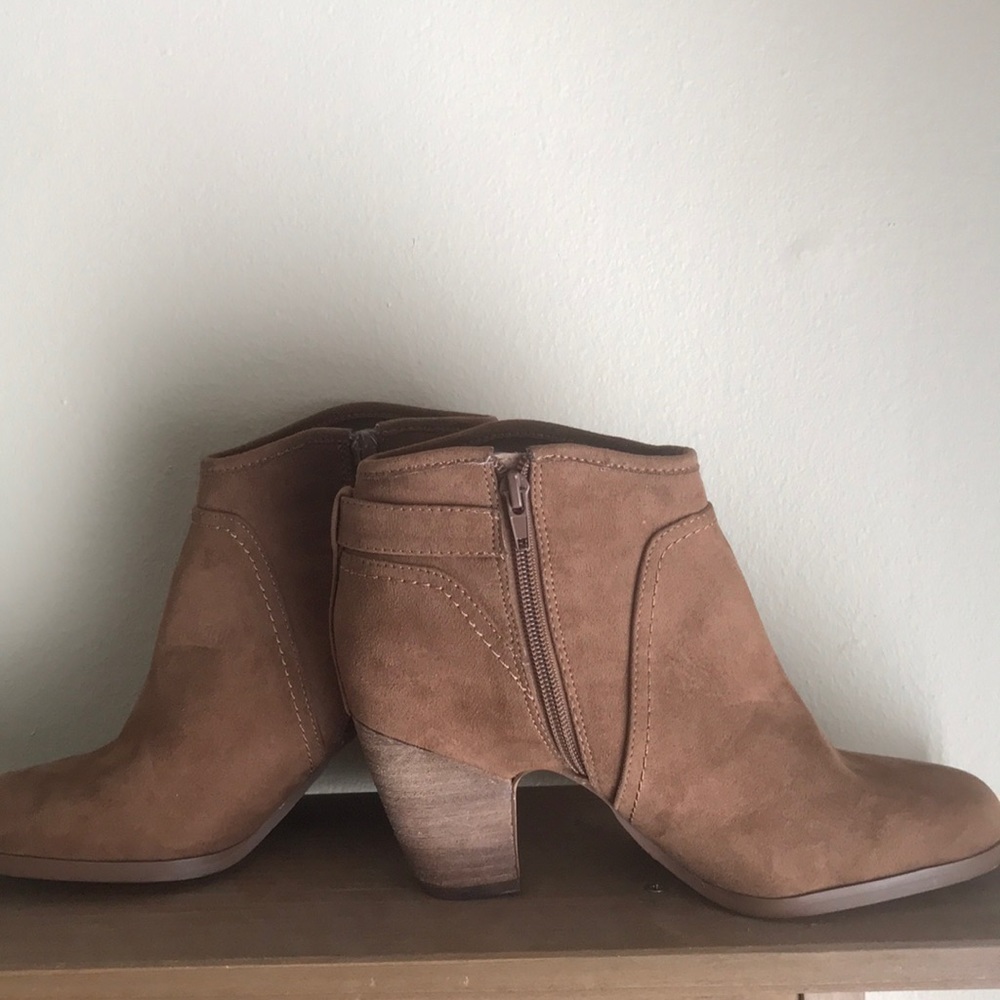 Crown Vintage Camel Booties - Picture 4 of 4